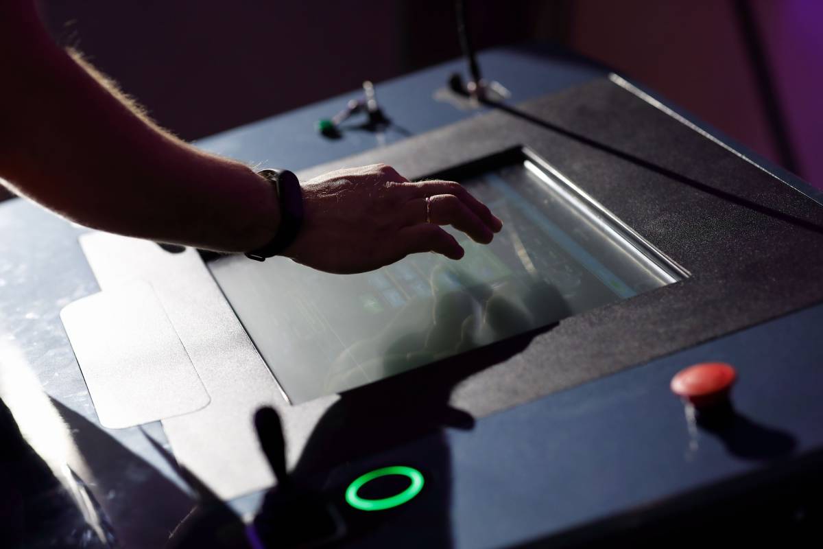 What is an Industrial Monitor? Complete Technical Guide